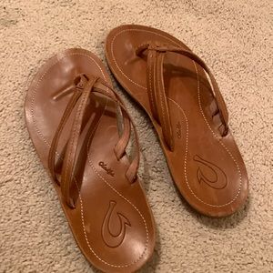 Women’s tab Olukai leather flip flops